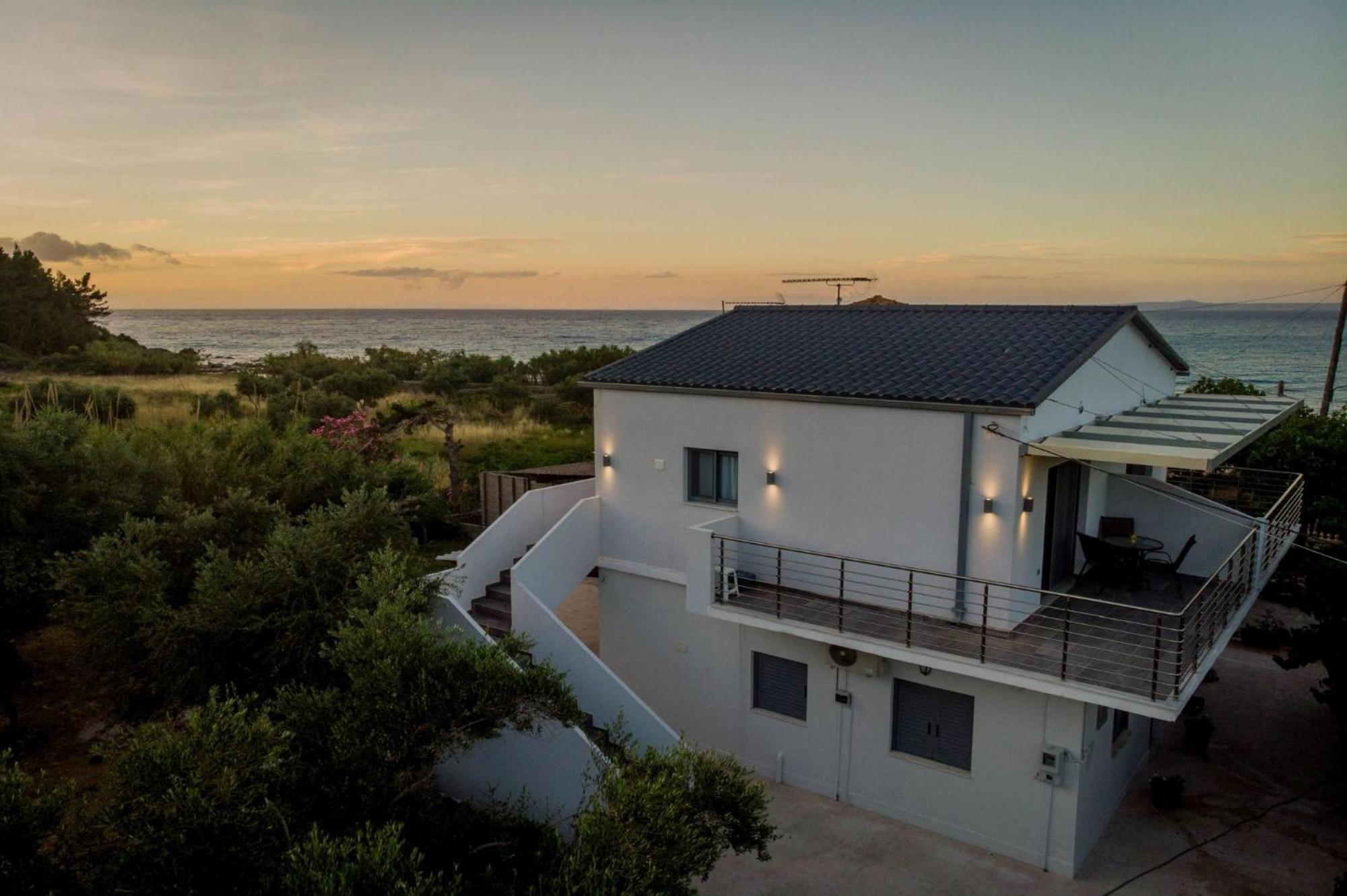 Casa Di Mare - Studios And Apartments On The Beach Vasilikí Екстериор снимка