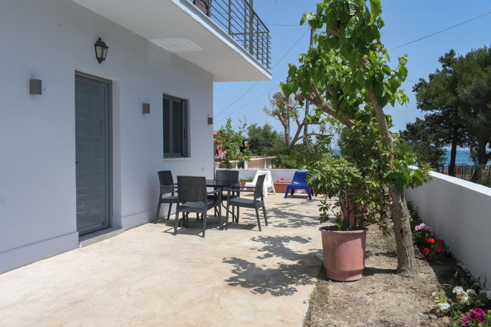 Casa Di Mare - Studios And Apartments On The Beach Vasilikí Екстериор снимка