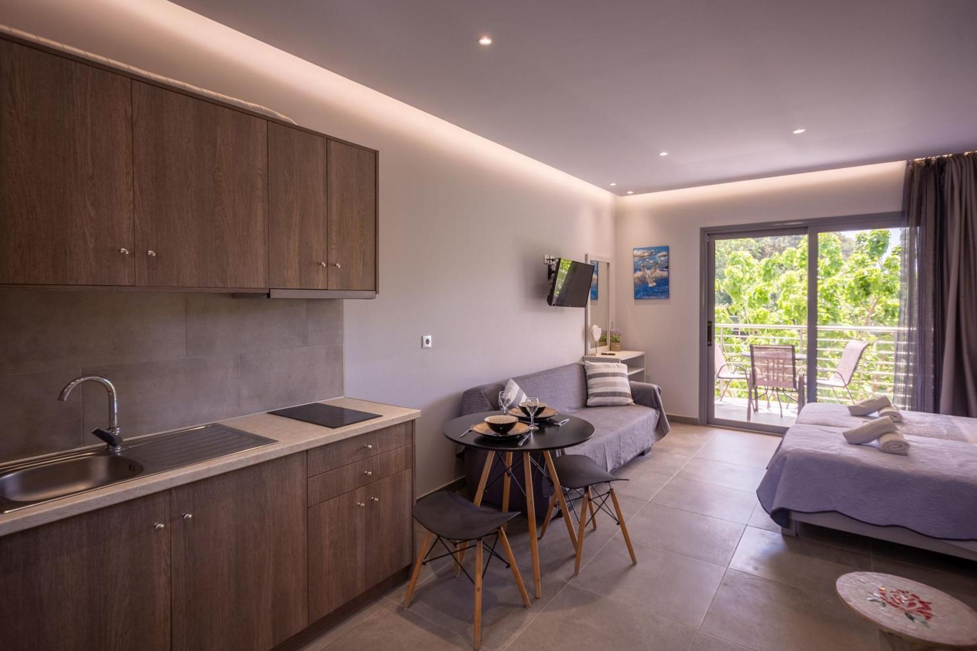 Casa Di Mare - Studios And Apartments On The Beach Vasilikí Екстериор снимка